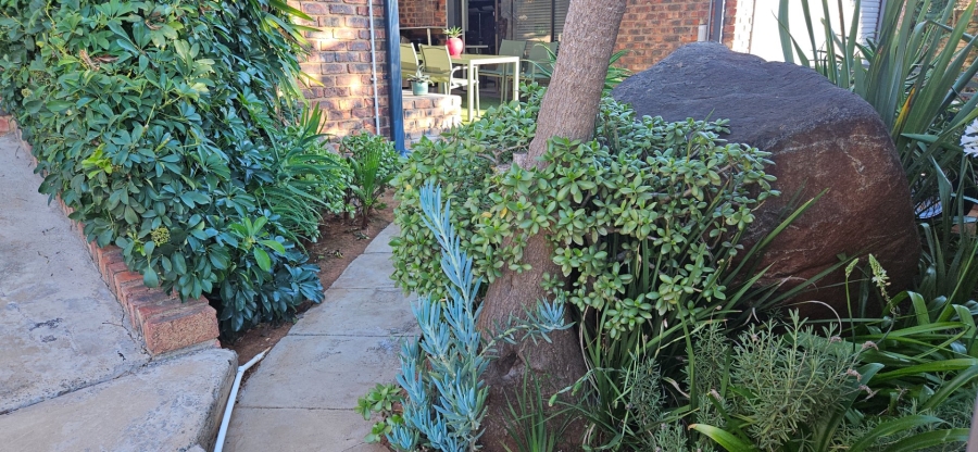 5 Bedroom Property for Sale in Langenhovenpark Free State